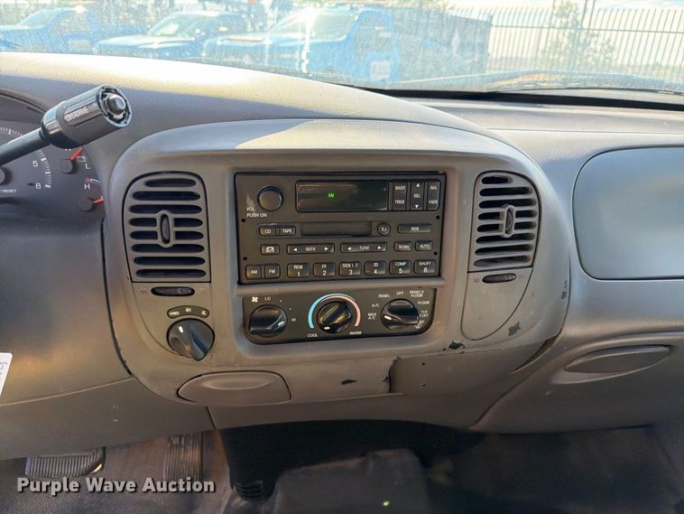 image for item FI2039 2001 Ford Expedition XLT SUV