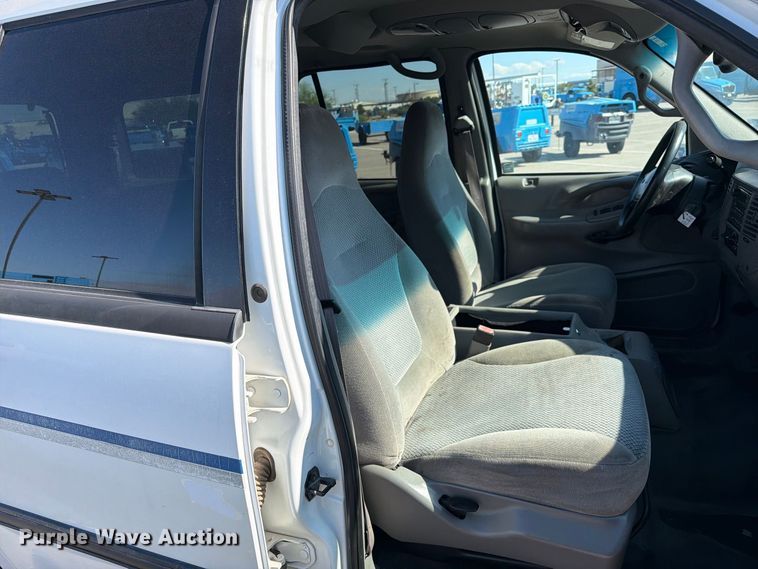 image for item FI2039 2001 Ford Expedition XLT SUV