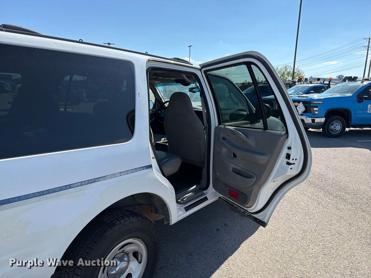 image for item FI2039 2001 Ford Expedition XLT SUV