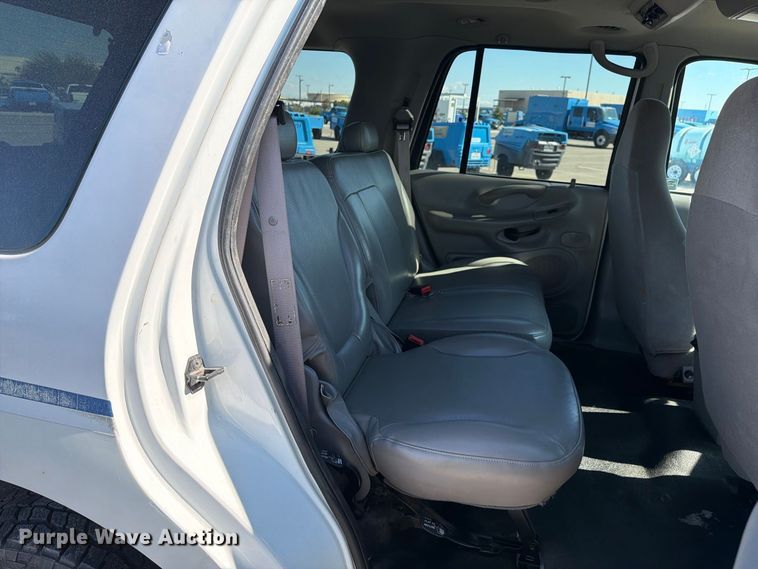 image for item FI2039 2001 Ford Expedition XLT SUV