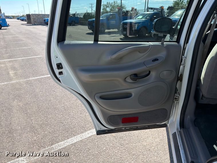 image for item FI2039 2001 Ford Expedition XLT SUV