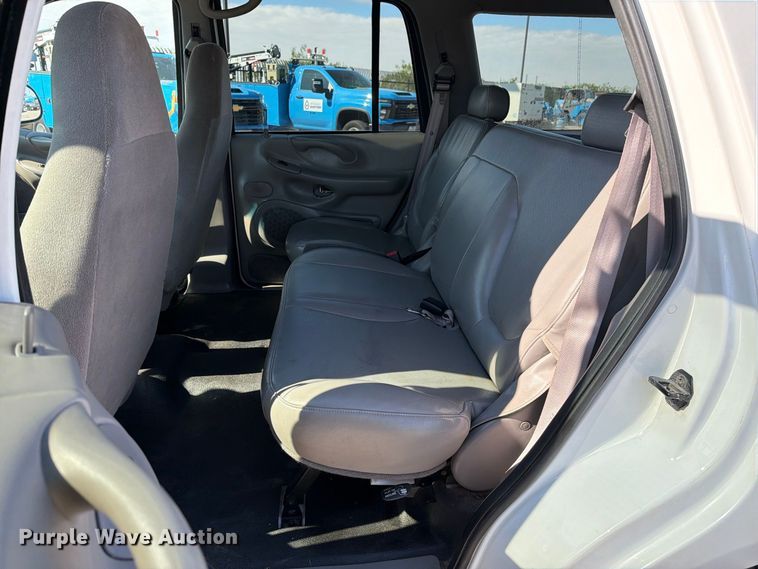image for item FI2039 2001 Ford Expedition XLT SUV