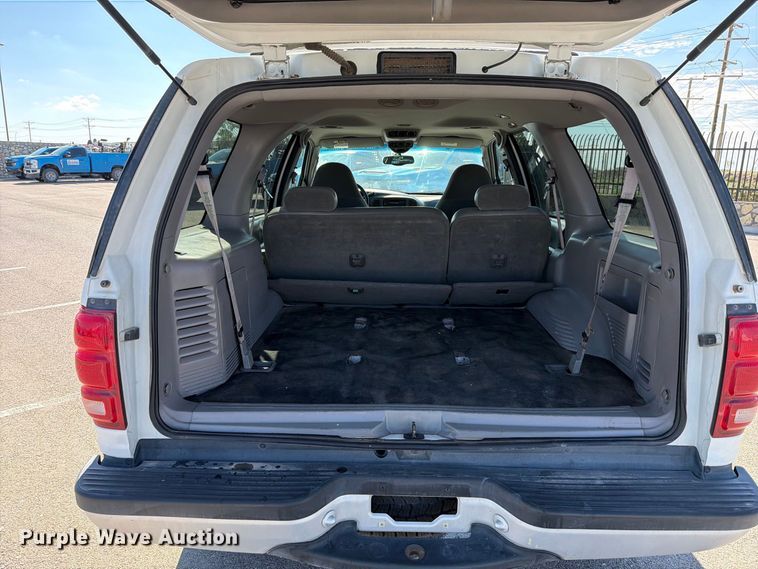 image for item FI2039 2001 Ford Expedition XLT SUV