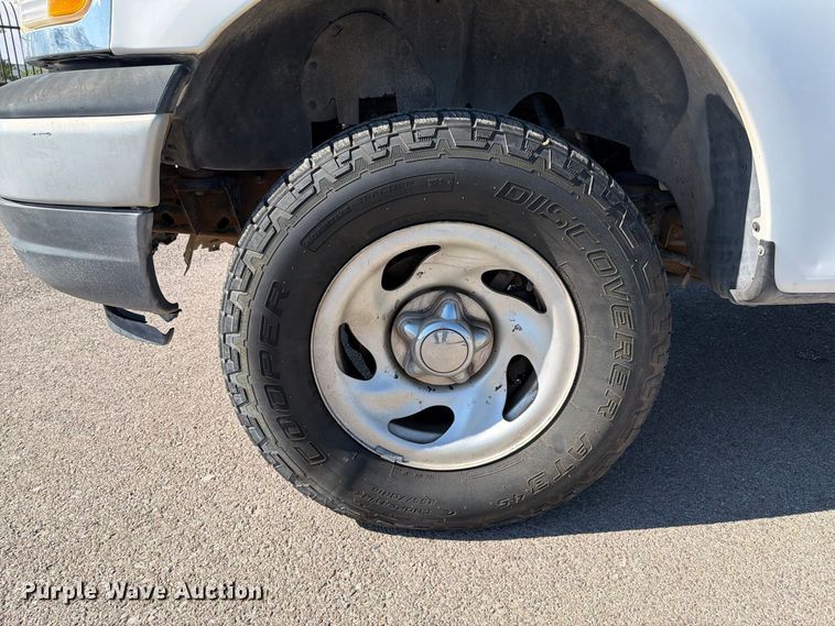 image for item FI2039 2001 Ford Expedition XLT SUV