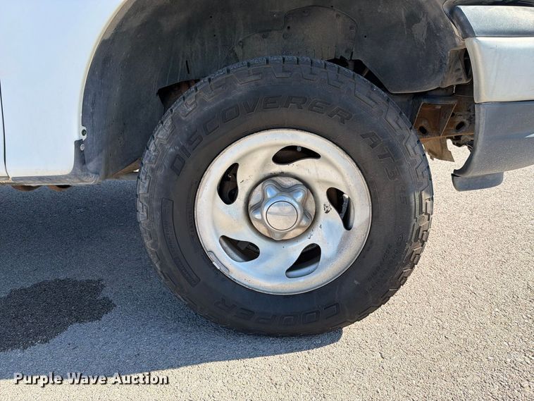 image for item FI2039 2001 Ford Expedition XLT SUV