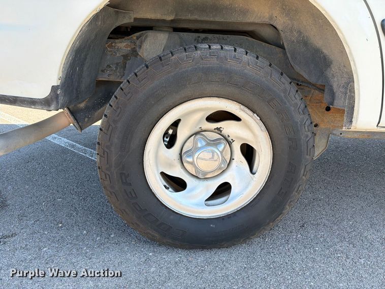 image for item FI2039 2001 Ford Expedition XLT SUV