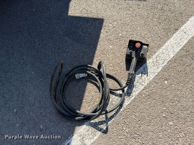 image for item FI2040 2011 Ford F350 Super Duty utility bed pickup truck