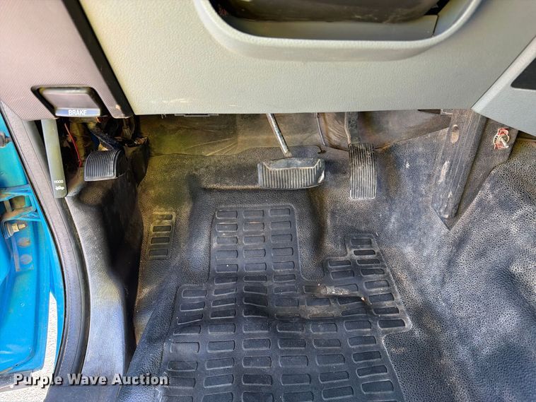 image for item FI2040 2011 Ford F350 Super Duty utility bed pickup truck