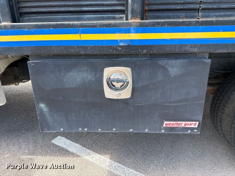 image for item FI2041 2008 Ford F350 Super Duty flatbed pickup truck