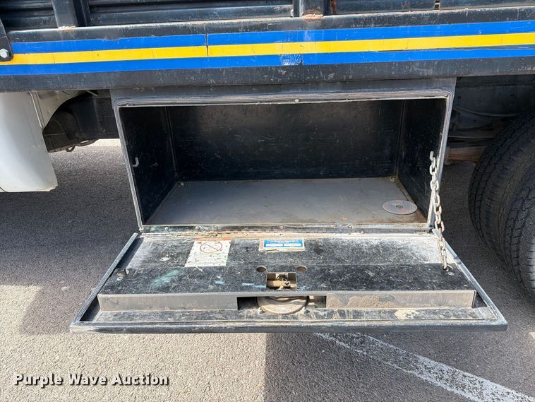 image for item FI2041 2008 Ford F350 Super Duty flatbed pickup truck
