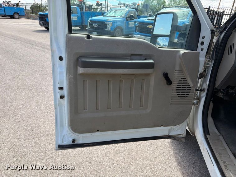image for item FI2041 2008 Ford F350 Super Duty flatbed pickup truck