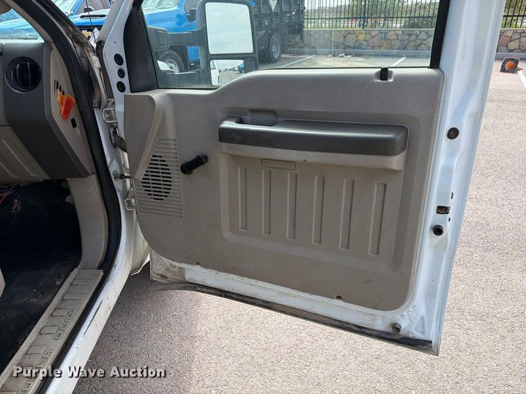 image for item FI2041 2008 Ford F350 Super Duty flatbed pickup truck