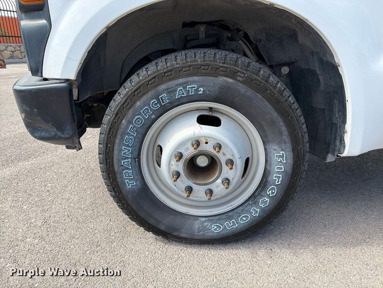 image for item FI2041 2008 Ford F350 Super Duty flatbed pickup truck