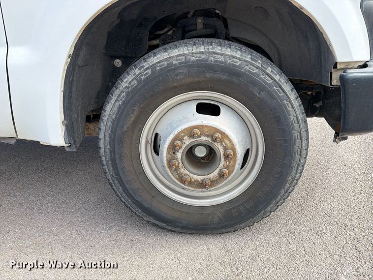 image for item FI2041 2008 Ford F350 Super Duty flatbed pickup truck