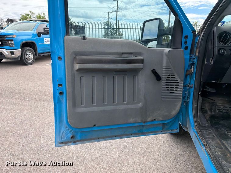 image for item FI2044 2011 Ford F350 Super Duty utility bed pickup truck