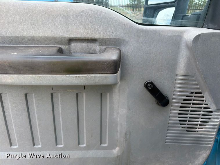 image for item FI2044 2011 Ford F350 Super Duty utility bed pickup truck