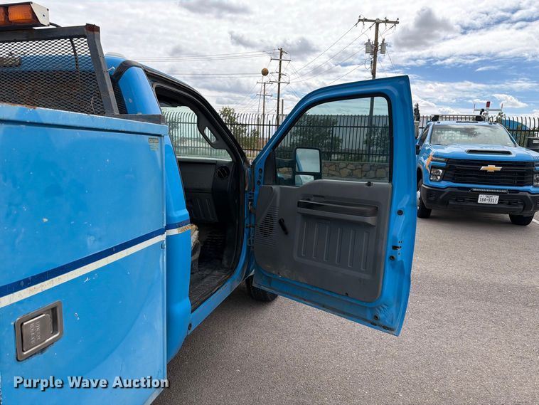 image for item FI2044 2011 Ford F350 Super Duty utility bed pickup truck