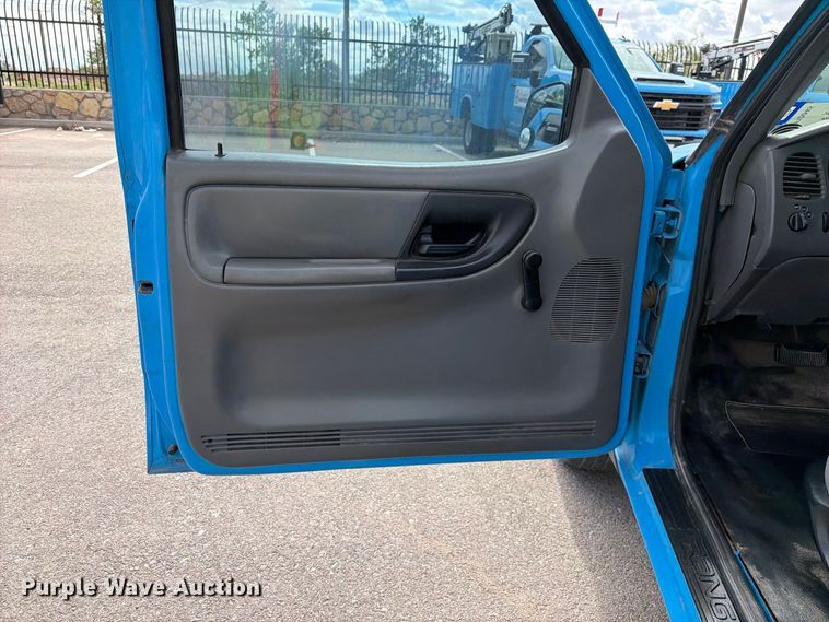 image for item FI2045 2004 Ford Ranger pickup truck