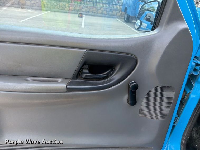 image for item FI2045 2004 Ford Ranger pickup truck