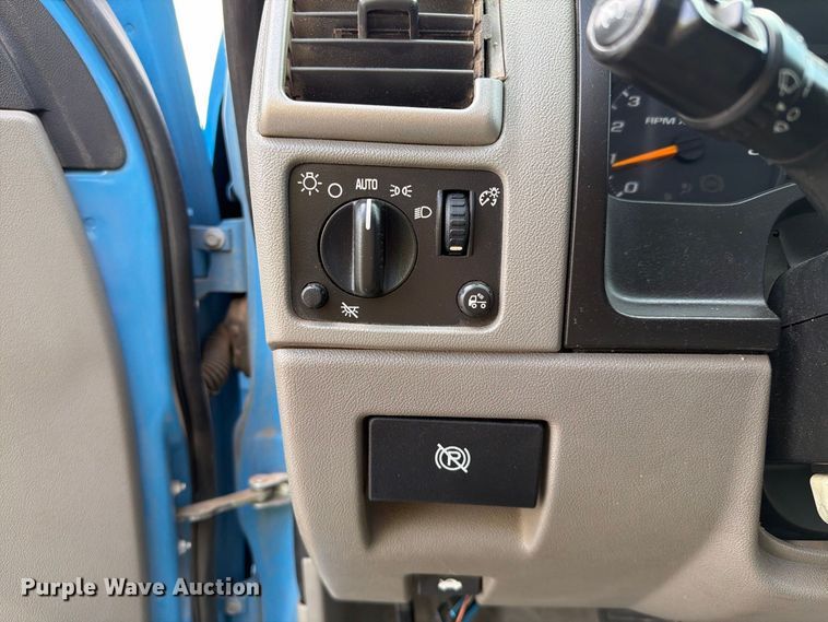 image for item FI2048 2007 Chevrolet Colorado pickup truck