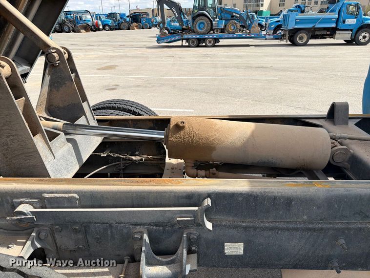 image for item FI2049 2008 Ford F-650 XL dump truck
