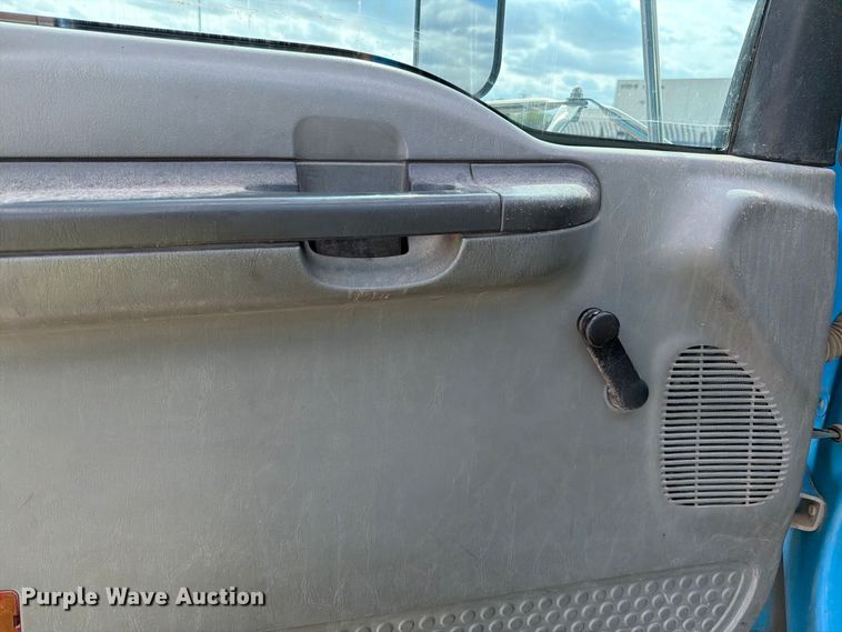 image for item FI2049 2008 Ford F-650 XL dump truck