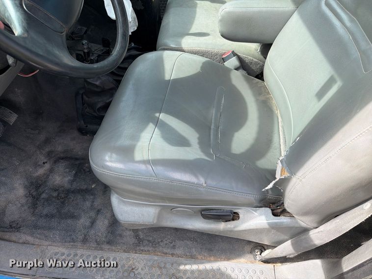 image for item FI2049 2008 Ford F-650 XL dump truck