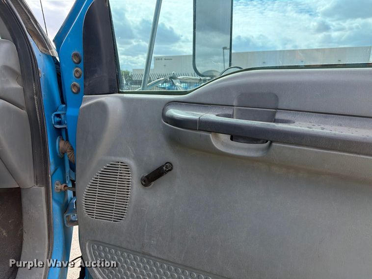 image for item FI2049 2008 Ford F-650 XL dump truck