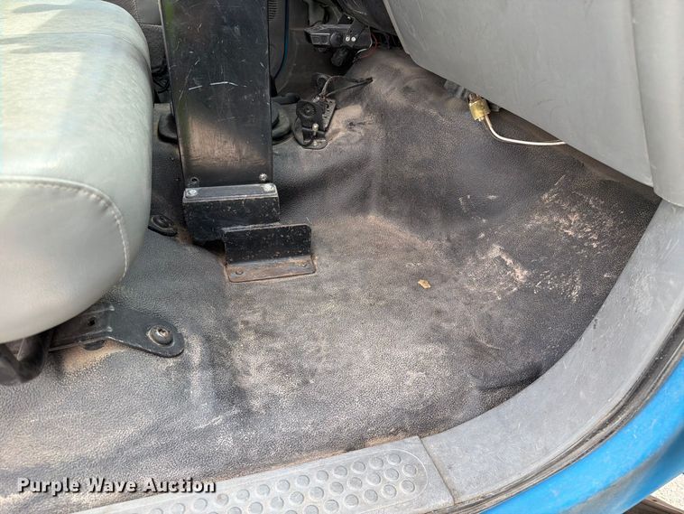 image for item FI2049 2008 Ford F-650 XL dump truck