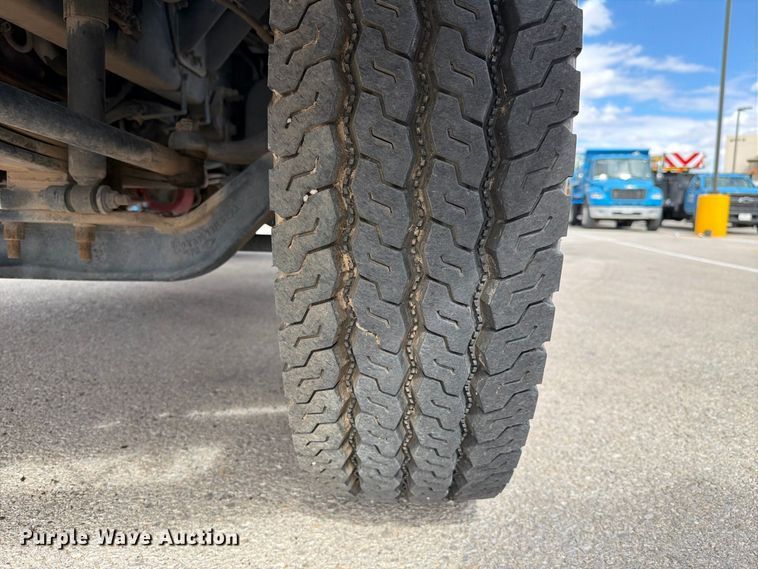 image for item FI2049 2008 Ford F-650 XL dump truck