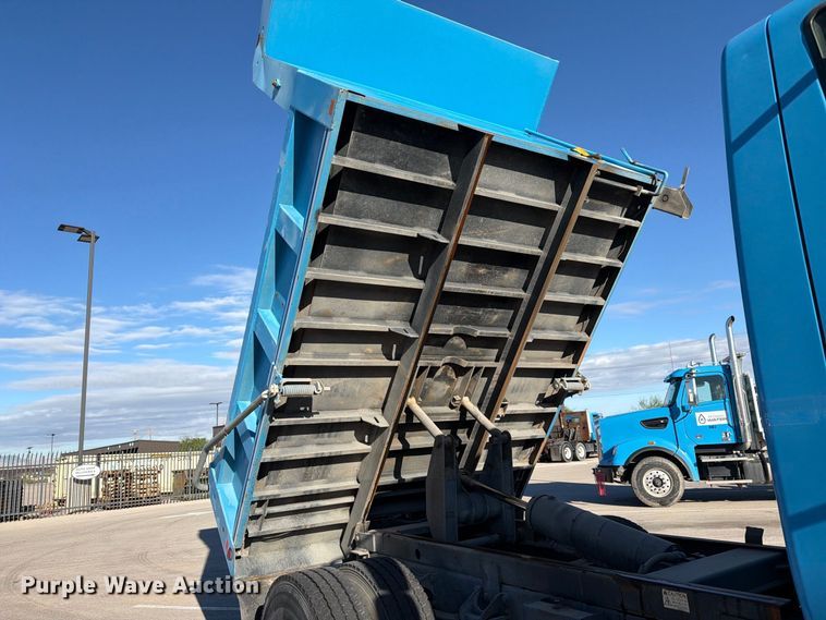 image for item FI2050 2013 International DuraStar 4300 dump truck