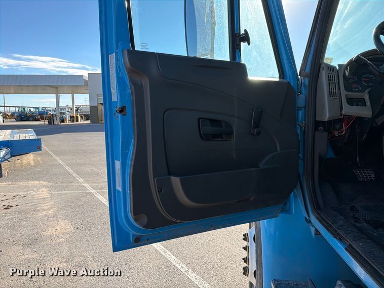 image for item FI2050 2013 International DuraStar 4300 dump truck