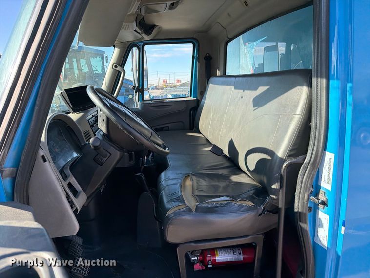 image for item FI2050 2013 International DuraStar 4300 dump truck