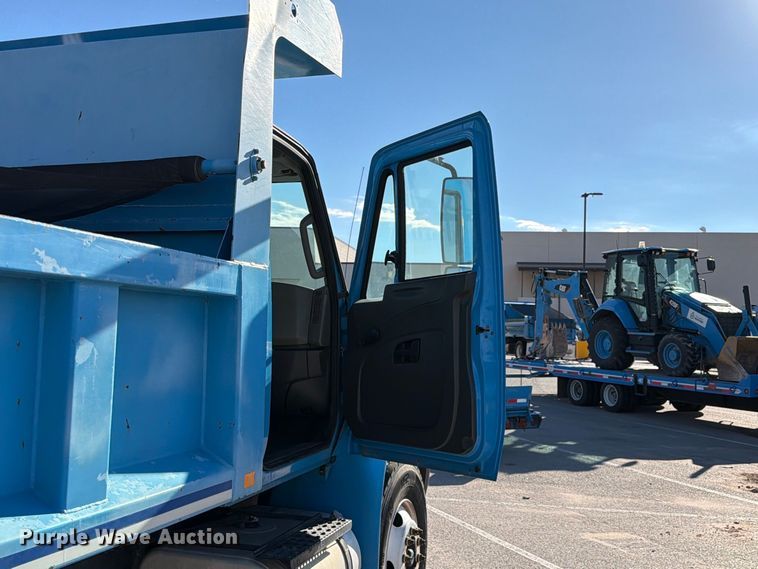 image for item FI2050 2013 International DuraStar 4300 dump truck