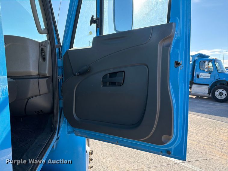 image for item FI2050 2013 International DuraStar 4300 dump truck