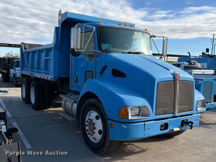 image for item FI2051 2007 Kenworth T300 dump truck