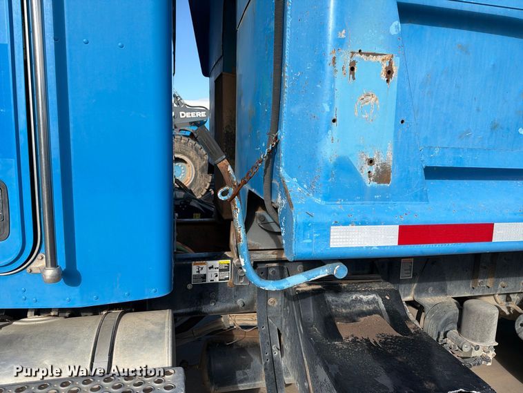 image for item FI2051 2007 Kenworth T300 dump truck