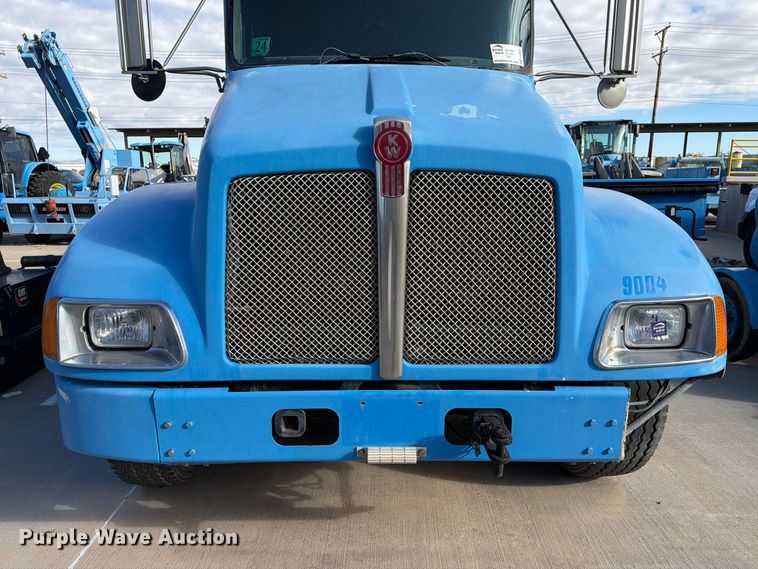 image for item FI2051 2007 Kenworth T300 dump truck
