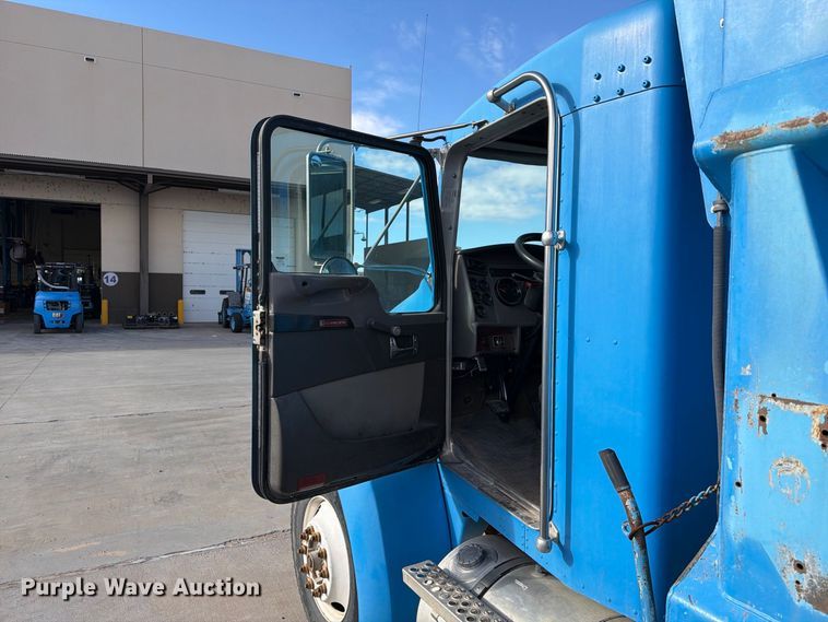 image for item FI2051 2007 Kenworth T300 dump truck