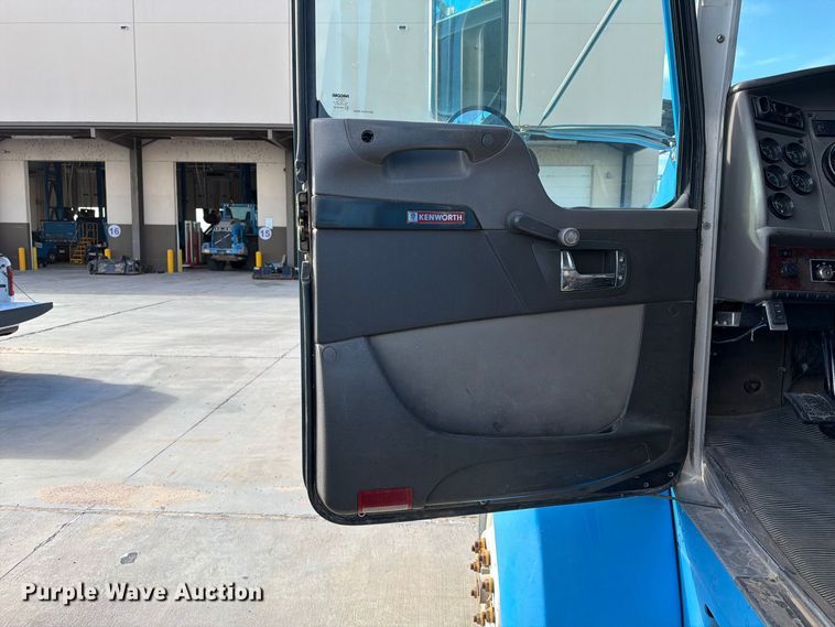 image for item FI2051 2007 Kenworth T300 dump truck