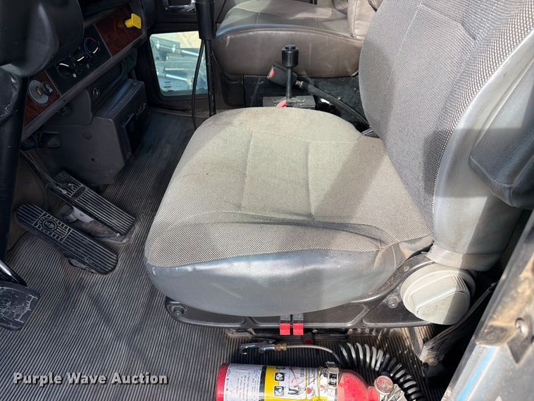 image for item FI2051 2007 Kenworth T300 dump truck