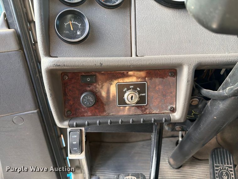 image for item FI2051 2007 Kenworth T300 dump truck