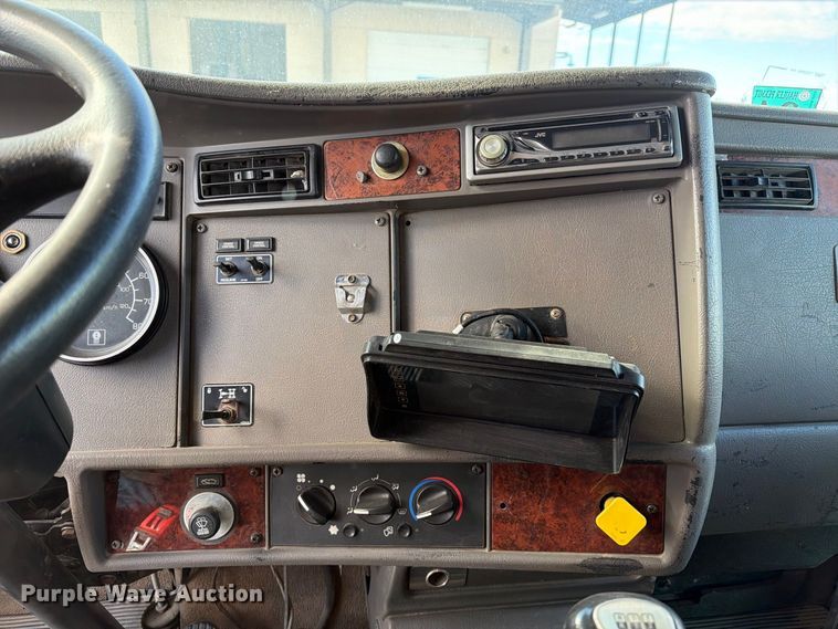 image for item FI2051 2007 Kenworth T300 dump truck
