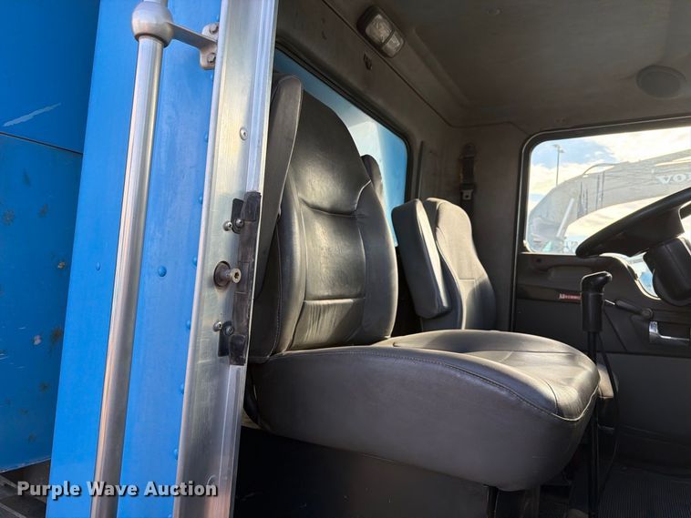 image for item FI2051 2007 Kenworth T300 dump truck