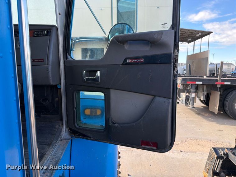 image for item FI2051 2007 Kenworth T300 dump truck