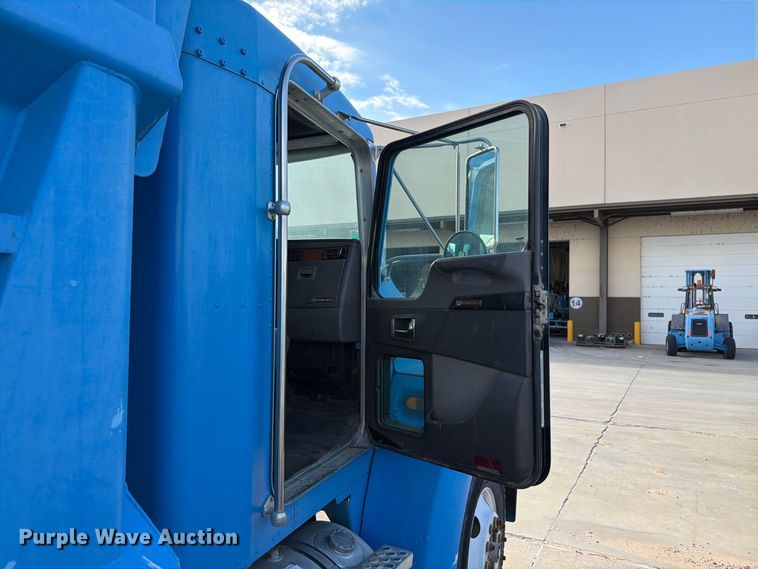 image for item FI2051 2007 Kenworth T300 dump truck