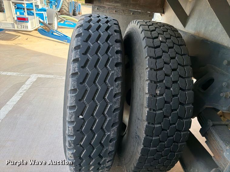 image for item FI2051 2007 Kenworth T300 dump truck