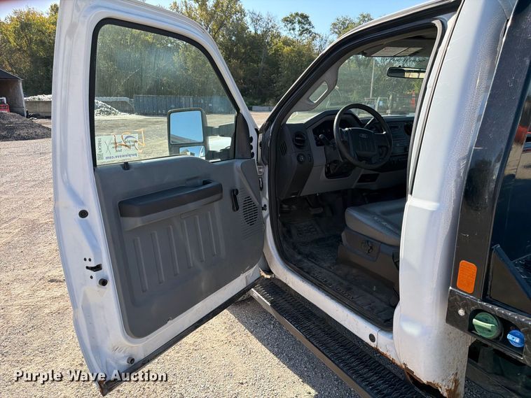 image for item FK3841 2011 Ford F350 Super Duty flatbed pickup truck
