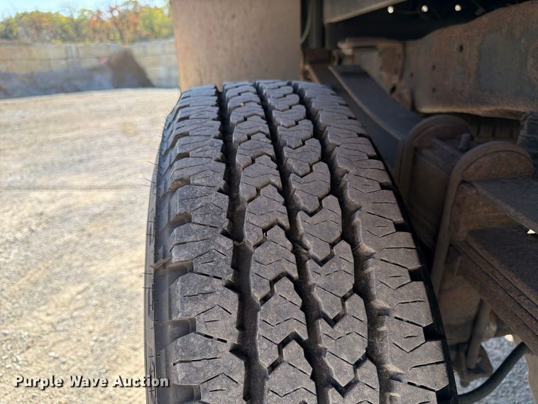 image for item FK3841 2011 Ford F350 Super Duty flatbed pickup truck
