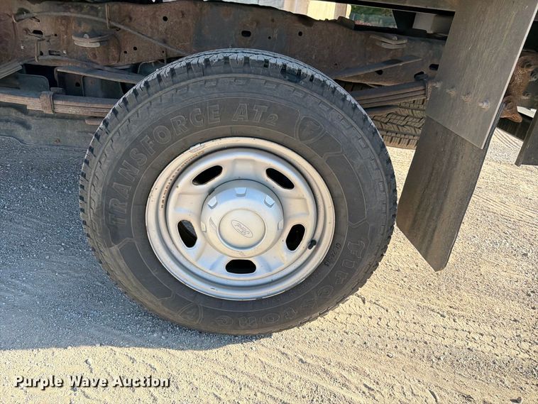 image for item FK3841 2011 Ford F350 Super Duty flatbed pickup truck